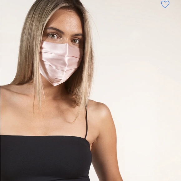 New Slip pink silk face mask - Picture 2 of 9